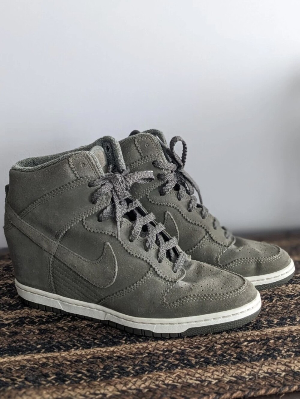 Womens Nike 528899-200 Dunk Sky Hi Medium Olive Green Hidden Wedge Sneaker Sz 10